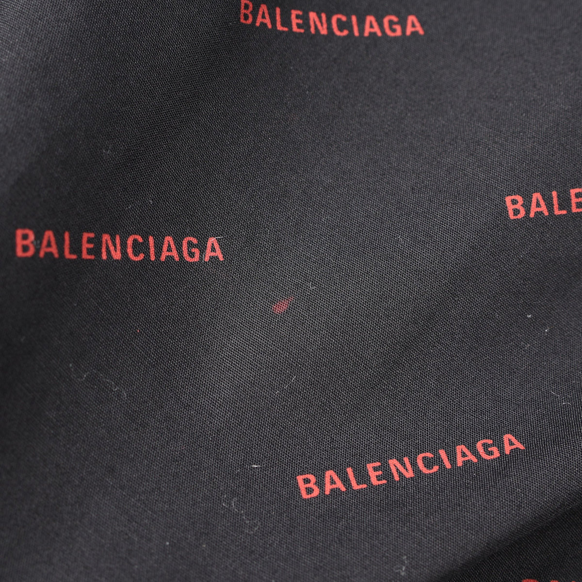ロゴ総柄 半袖 シャツ コットン ブラック レッド バレンシアガ トップス BALENCIAGA