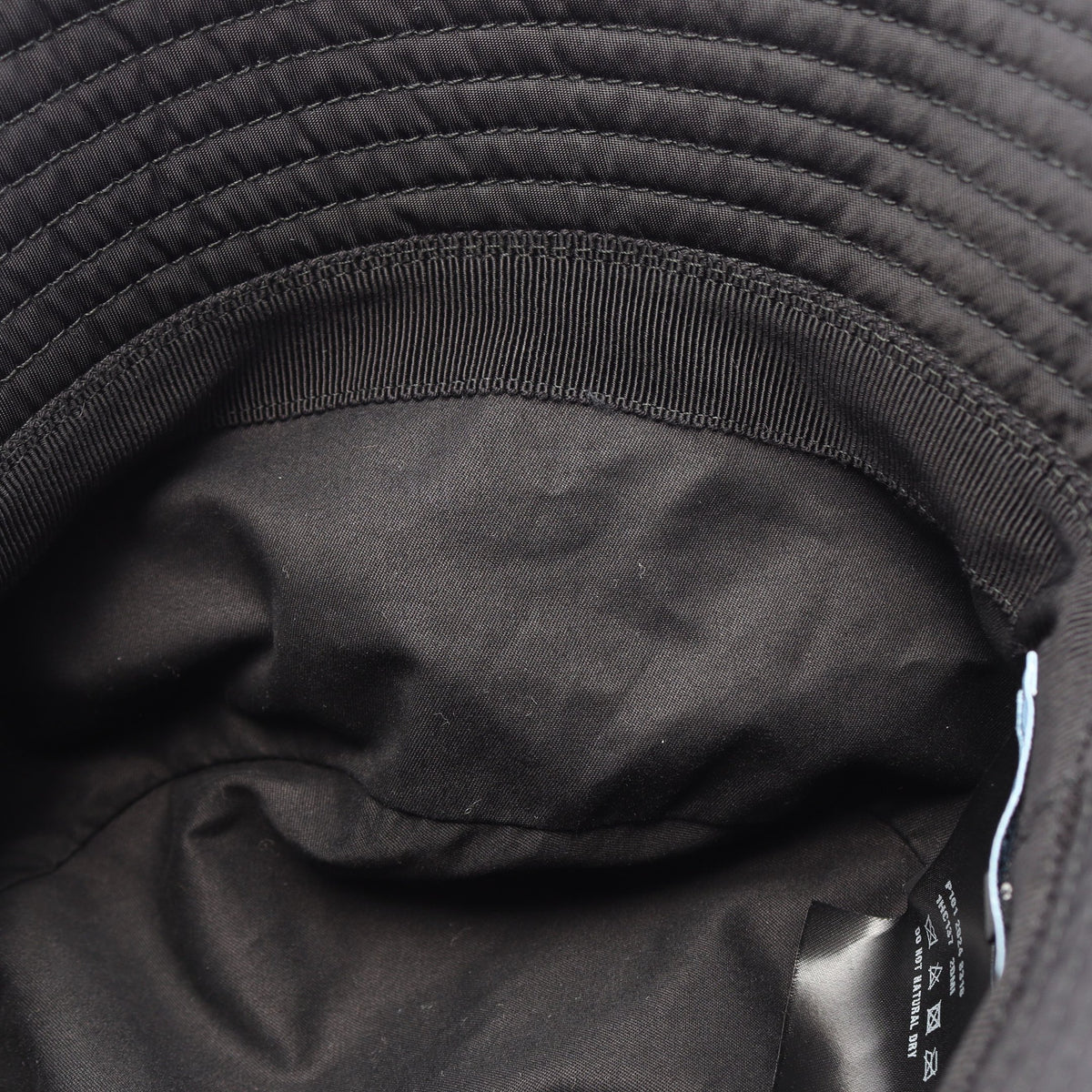 Re-Nylon 三角プレート バケット ハット ナイロン ブラック プラダ