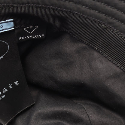 Re-Nylon 三角プレート バケット ハット ナイロン ブラック プラダ