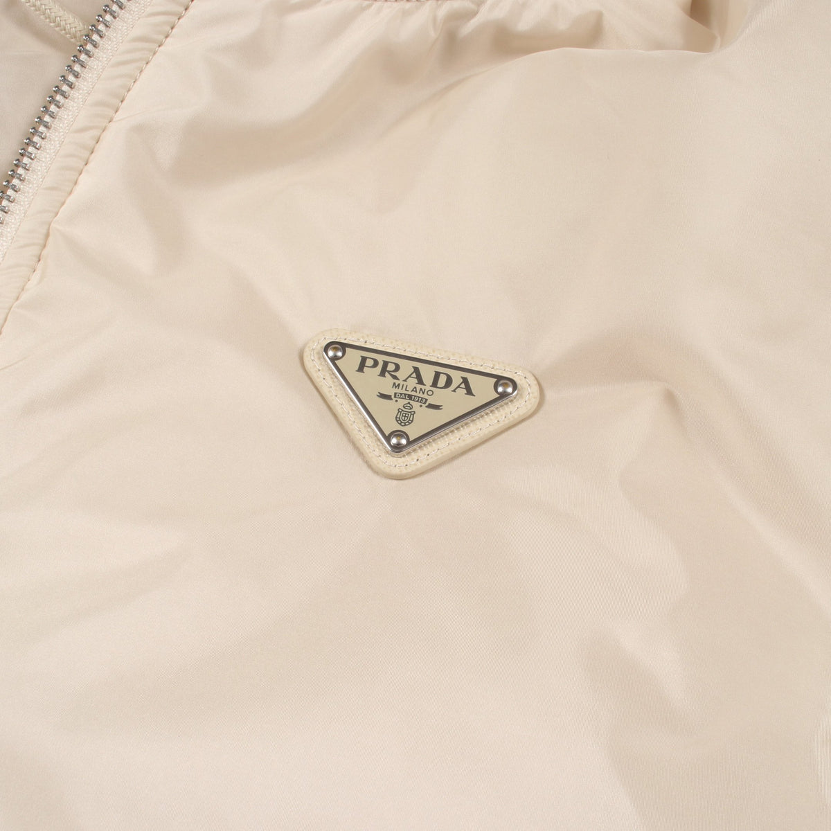 Re-Nylon トライアングルロゴ 中綿入り フード付き ジャケット ナイロン アイボリー プラダ