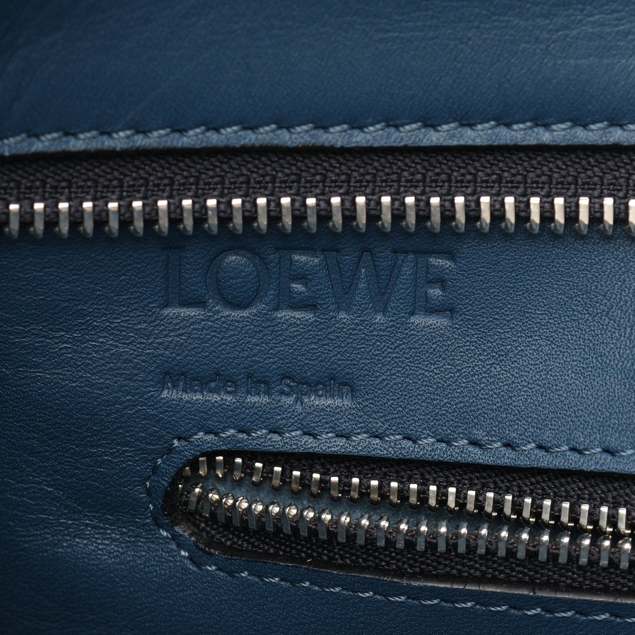 LOEWE アナグラム ショッパー トートバッグ ブルー レザー アナグラム ショッパー ハンドバッグ トートバッグ レザー ダーク