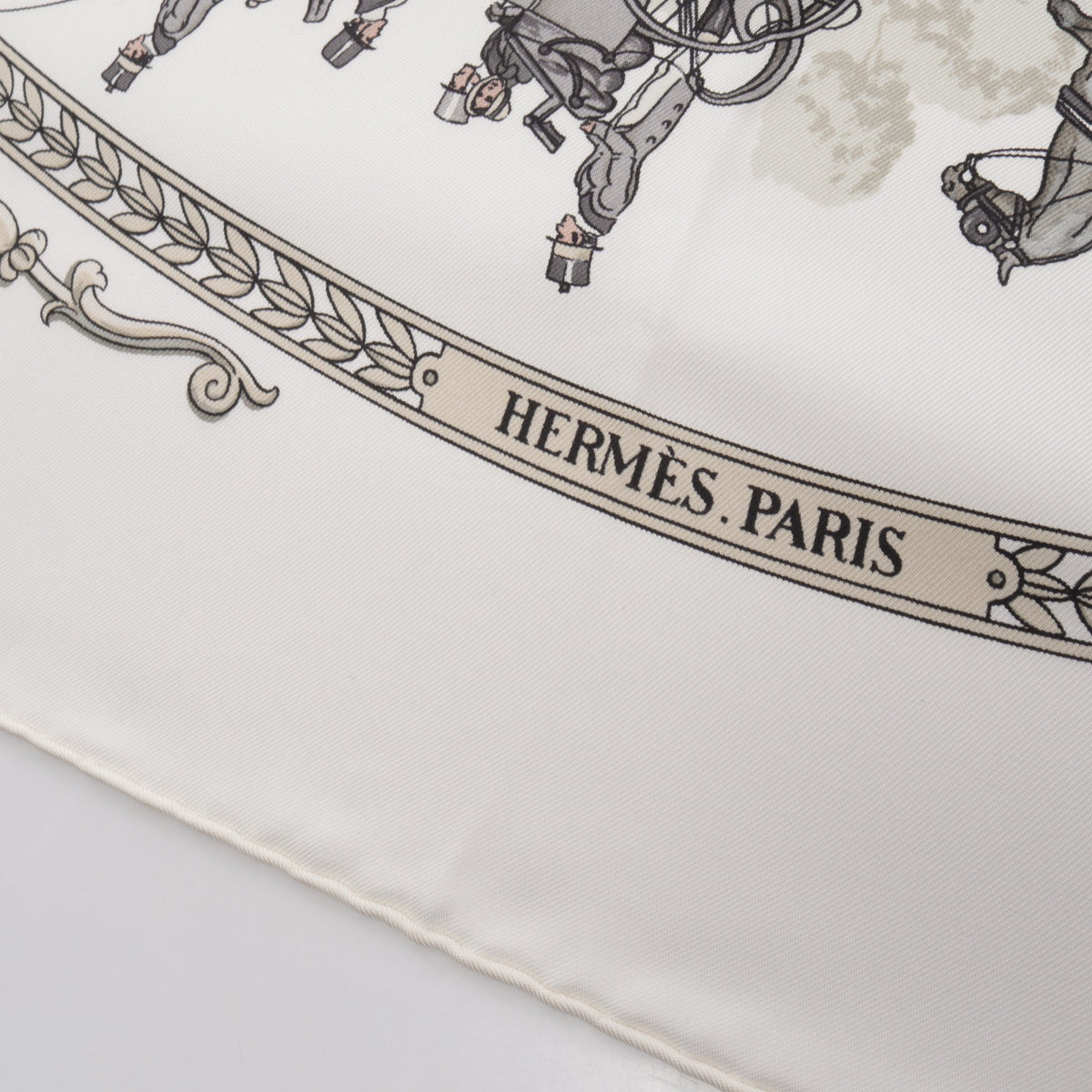 カレ90 LA PROMENADE DE LONGCHAMPS スカーフ シルク オフホワイト ブラック エルメス