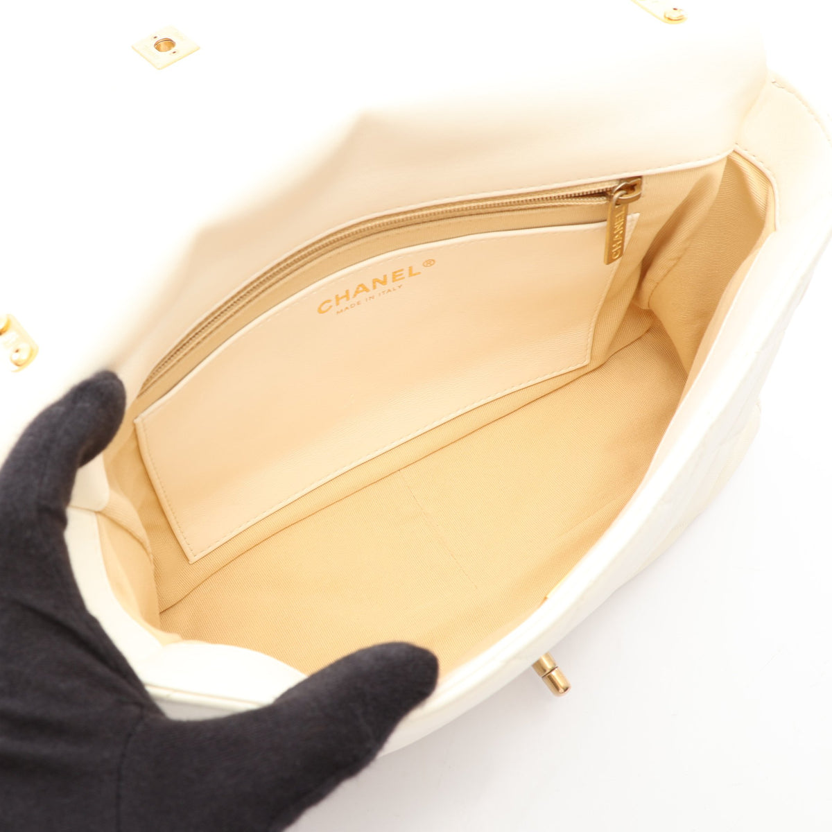 マトラッセ チェーンショルダーバッグ ラムスキン ホワイト ゴールド金具 シャネル