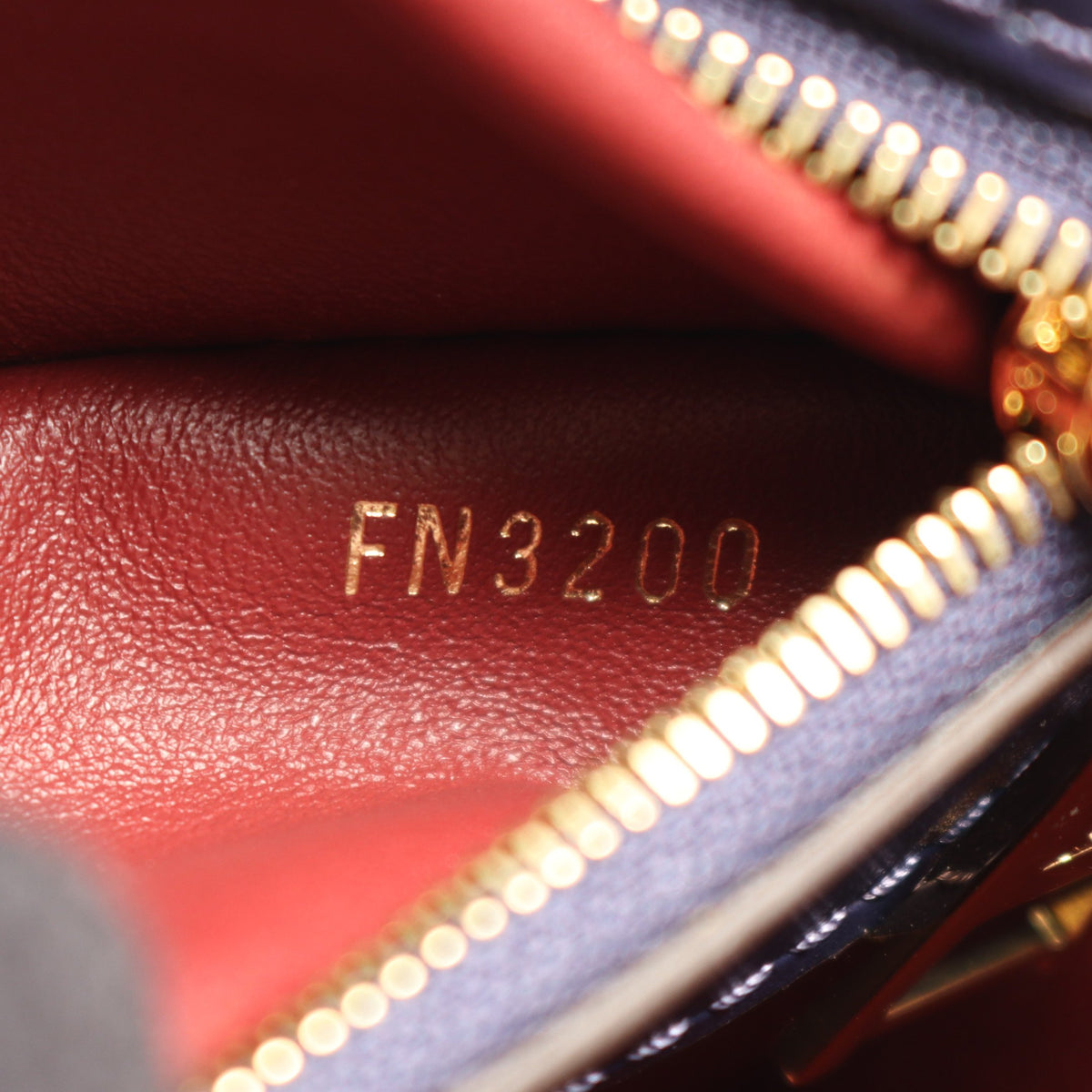 LV PONT 9 LVポンヌフ ブルーニュイ ショルダーバッグ レザー ネイビー ルイヴィトン