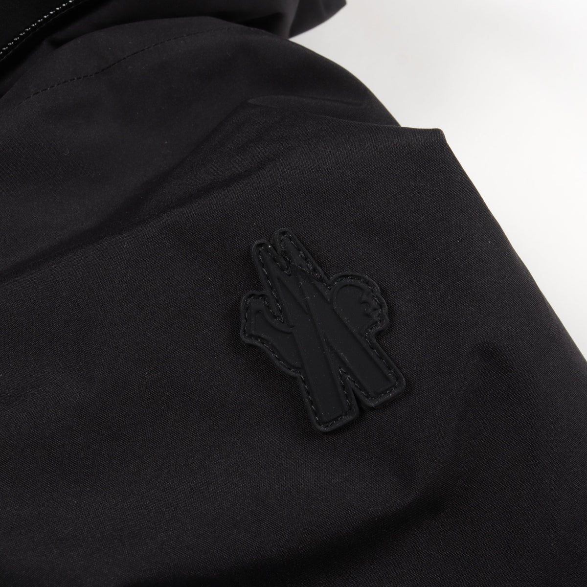 AMPAY GORE-TEX フード付き ダウンジャケット ブラック モンクレールグルノーブル