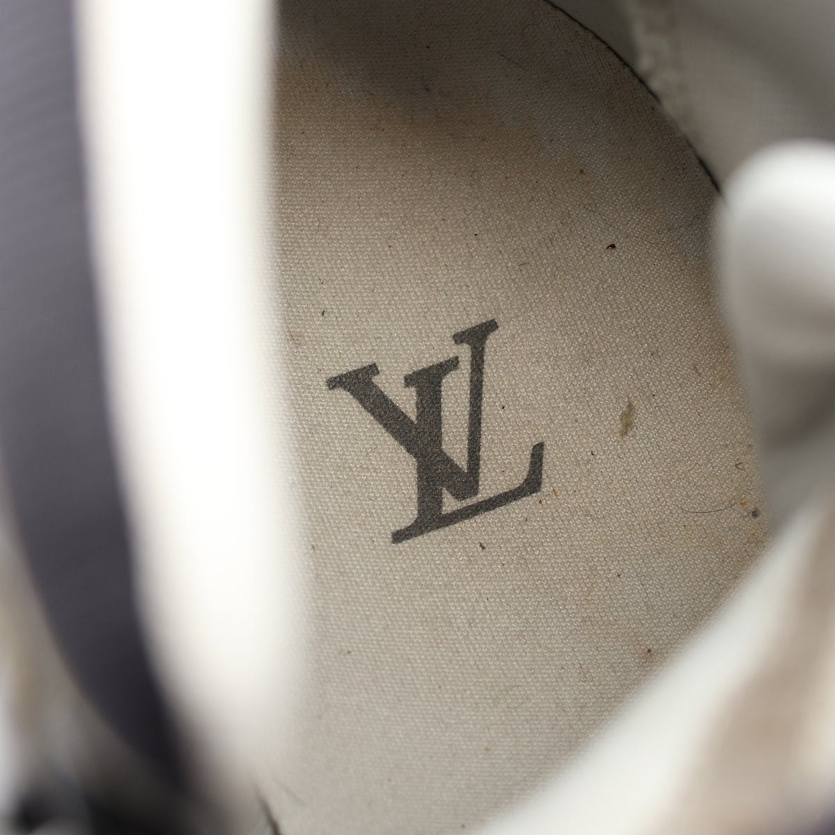 LV ハイトップ トレイナー スニーカー レザー ブラック グレー ルイヴィトン