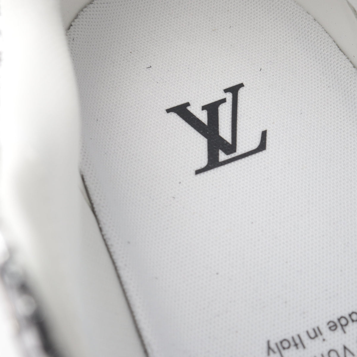 LVトレイナーライン クラック加工 スニーカー レザー シルバー ブラック ルイヴィトン シューズ LOUIS VUITTON