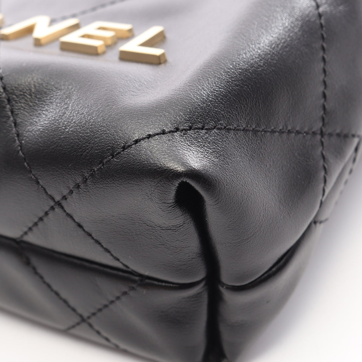 CHANEL 22 ミニ チェーンショルダーバッグ レザー ブラック ゴールド金具 シャネル