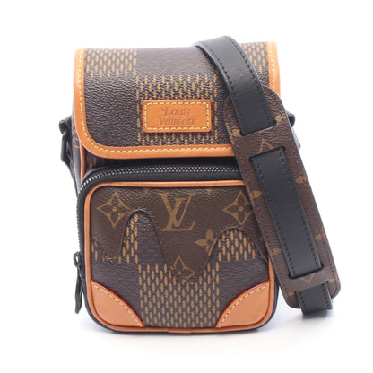 LOUIS VUITTON × NIGO アマゾン メッセンジャー ダミエエベヌジャイアント モノグラム ショルダーバッグ PVC レザー ブラウン ブラック ルイヴィトン