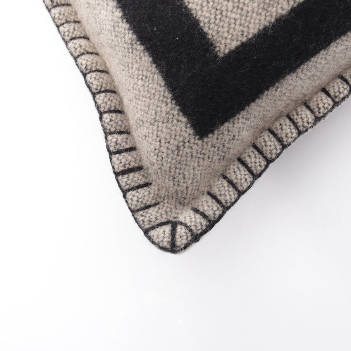 ココマーク クッション インテリア ウール カシミヤ ブラック グレーブラウン シャネル 財布・小物 CHANEL
