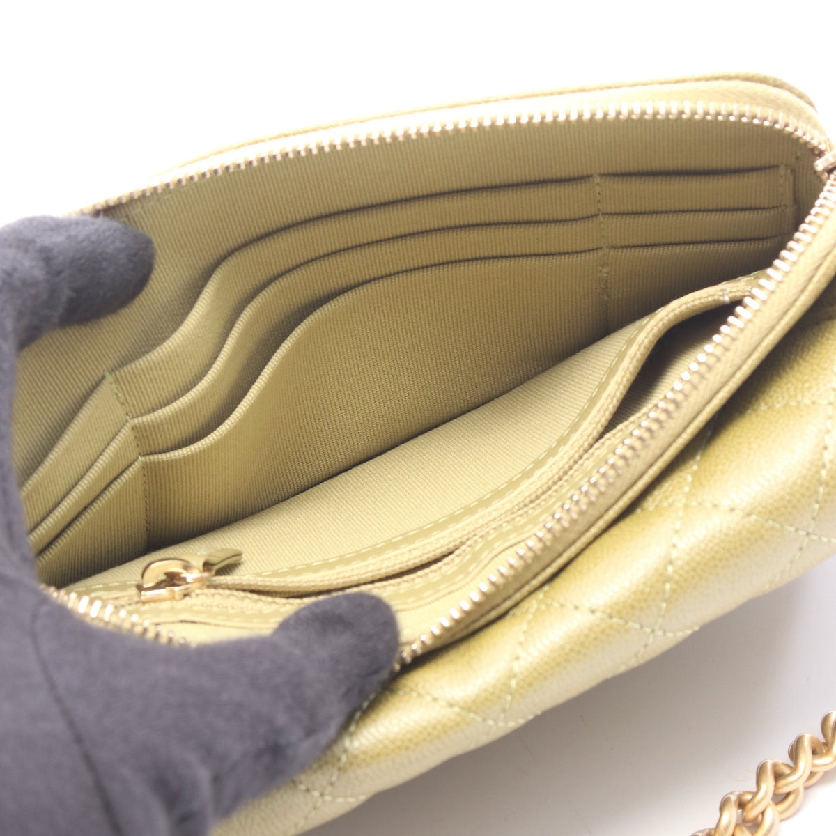 ボーイシャネル フォンケース チェーンウォレット キャビアスキン カーキグリーン ゴールド金具 シャネル