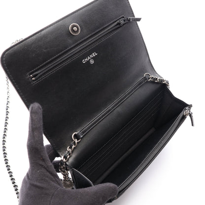 シェブロン Vステッチ チェーンウォレット レザー ブラック シルバー金具 シャネル
