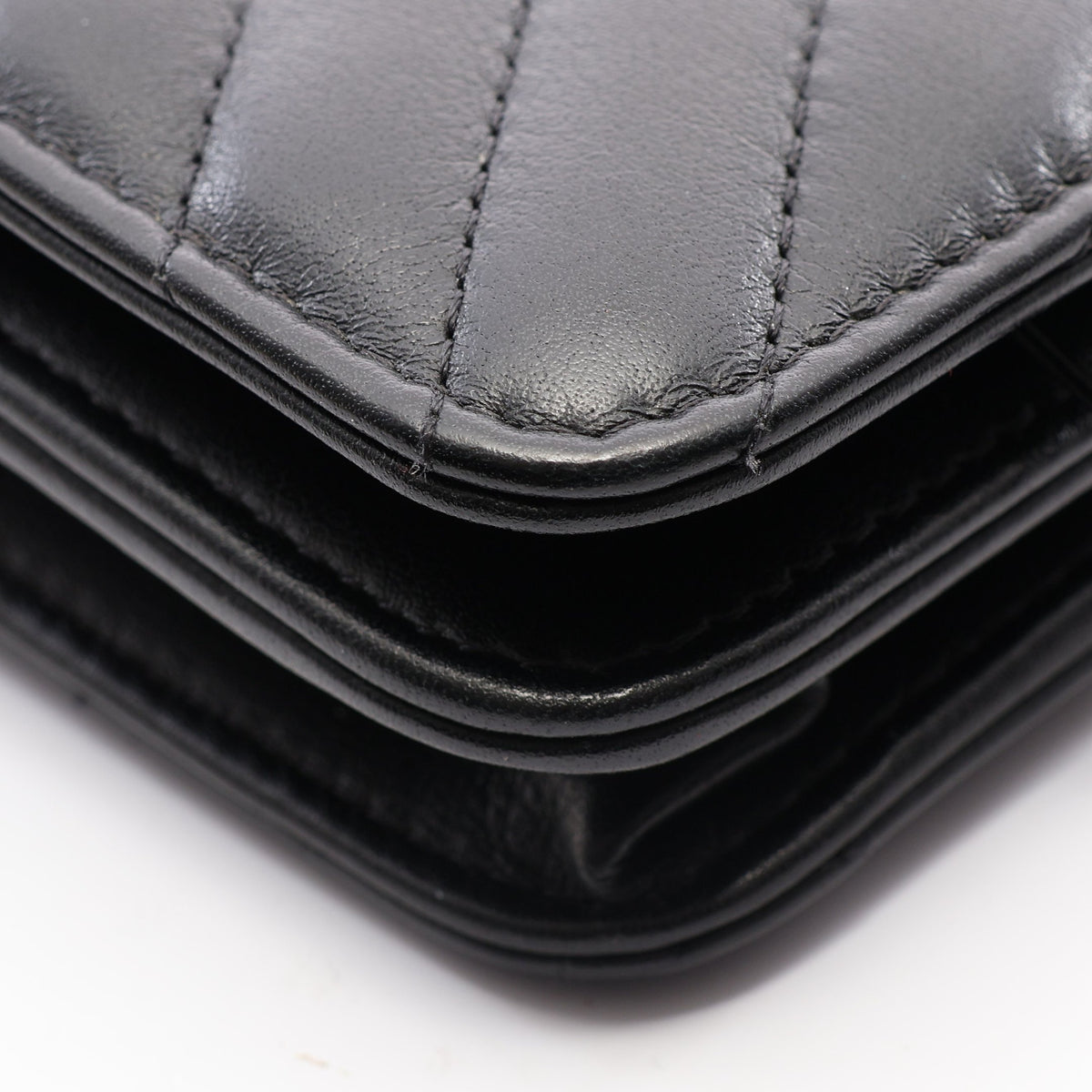 シェブロン Vステッチ チェーンウォレット レザー ブラック シルバー金具 シャネル