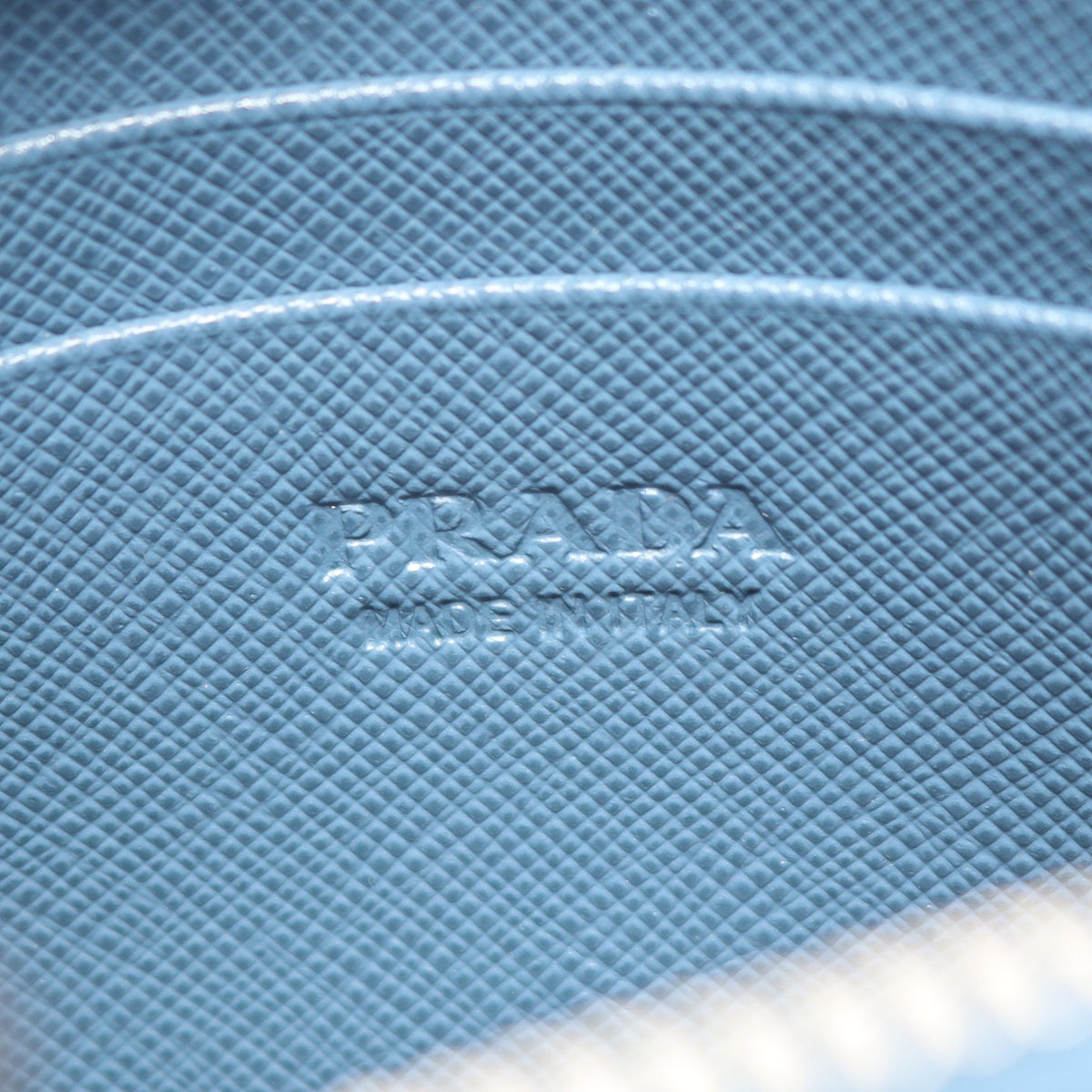 スマートフォンケース スマートフォンケース ショルダーバッグ サフィアーノレザー ブルーグレー プラダ