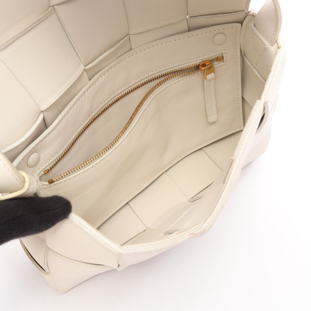 カセット クロスボディ マキシイントレチャート ショルダーバッグ レザー ホワイト ボッテガヴェネタ バッグ BOTTEGA VENETA