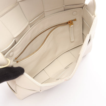 カセット クロスボディ マキシイントレチャート ショルダーバッグ レザー ホワイト ボッテガヴェネタ バッグ BOTTEGA VENETA