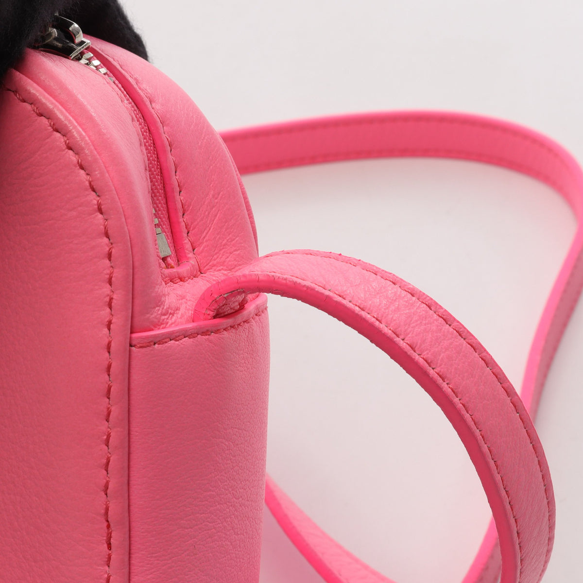 EVERYDAY CAMERA BAG S エブリデイ カメラ バッグ S ショルダーバッグ レザー ピンク バレンシアガ バッグ BALENCIAGA