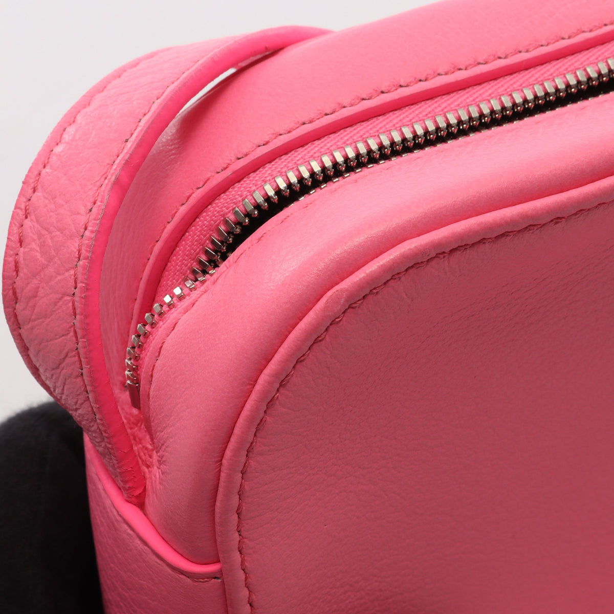 EVERYDAY CAMERA BAG S エブリデイ カメラ バッグ S ショルダーバッグ レザー ピンク バレンシアガ バッグ BALENCIAGA