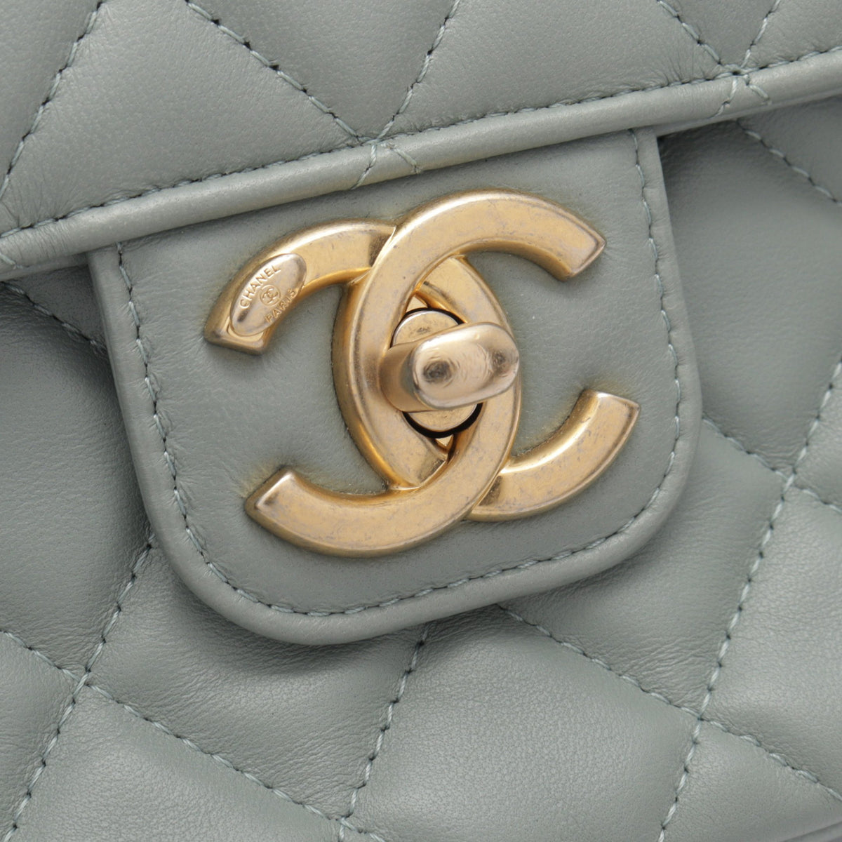 ミニマトラッセ チェーンショルダーバッグ ラムスキン ブルーグレー ゴールド金具 シャネル バッグ CHANEL