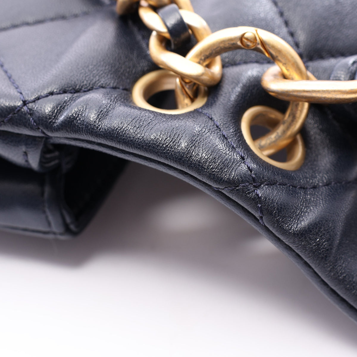 マトラッセ 2WAY チェーンショルダーバッグ ラムスキン ネイビー ゴールド金具 シャネル バッグ CHANEL