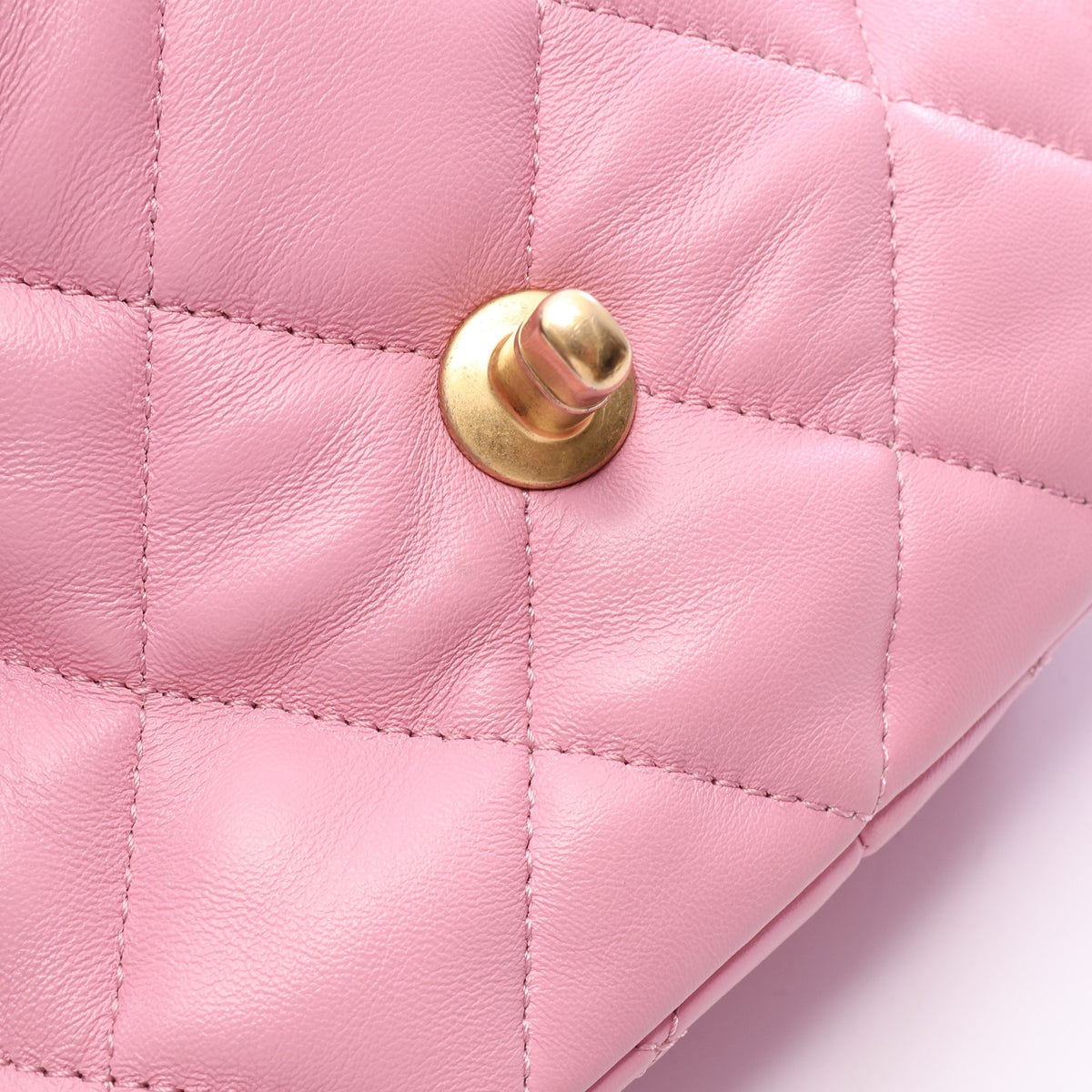 マトラッセ コンビ金具 チェーンショルダーバッグ ラムスキン ピンク シャネル バッグ CHANEL