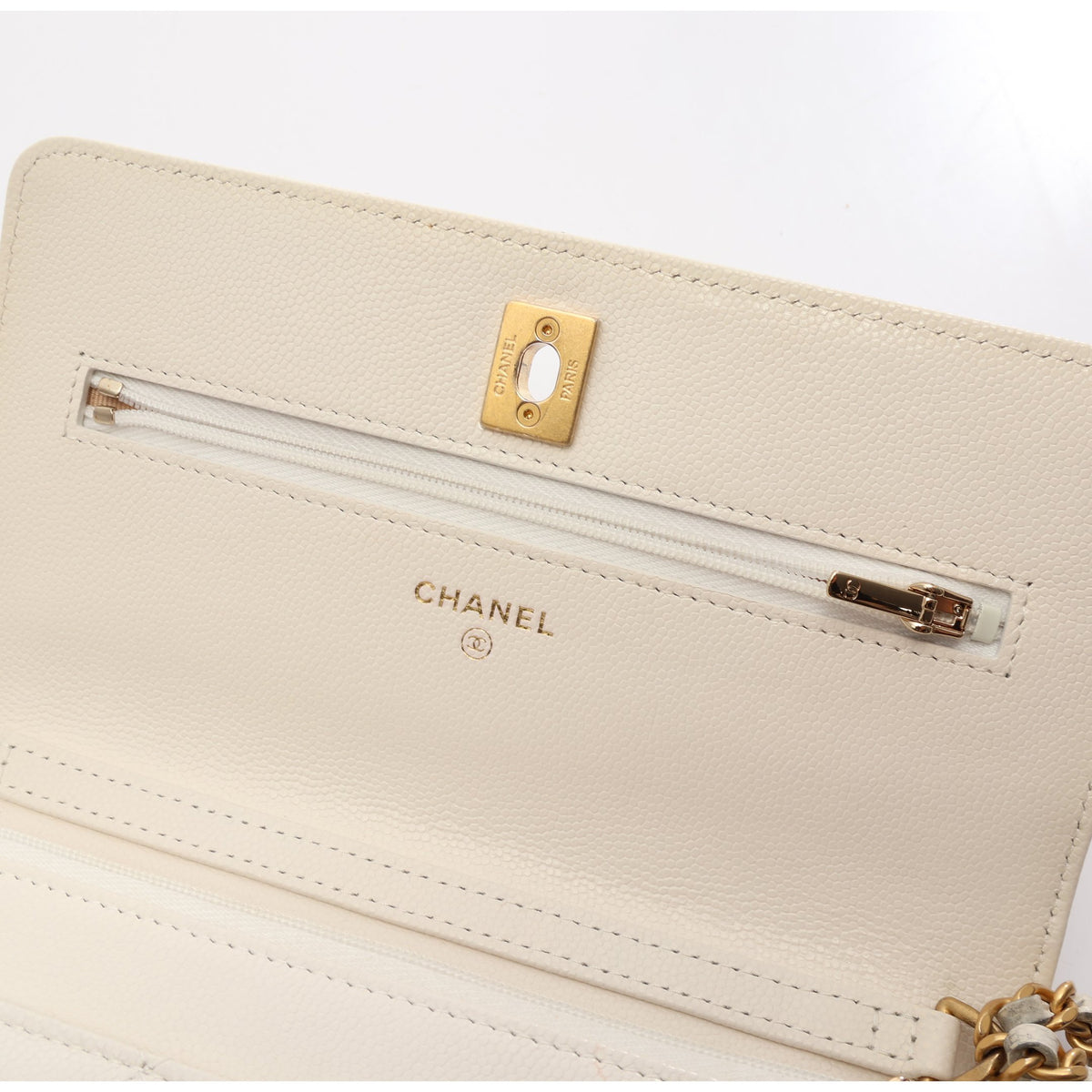 マトラッセ チェーンウォレット キャビアスキン ホワイト ゴールド金具 シャネル バッグ CHANEL