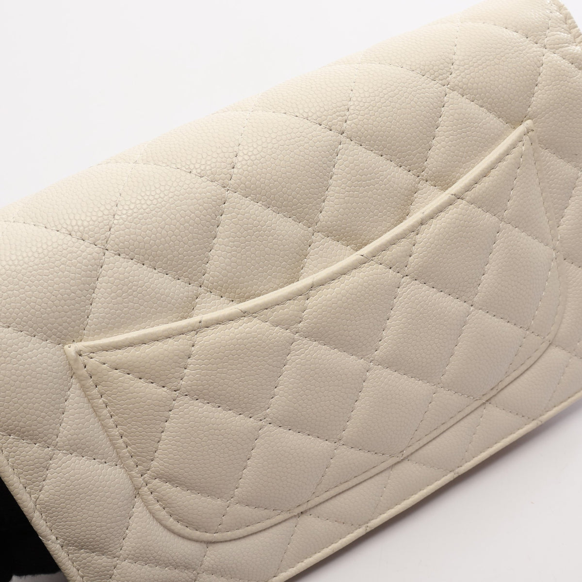 マトラッセ チェーンウォレット キャビアスキン ホワイト ゴールド金具 シャネル バッグ CHANEL