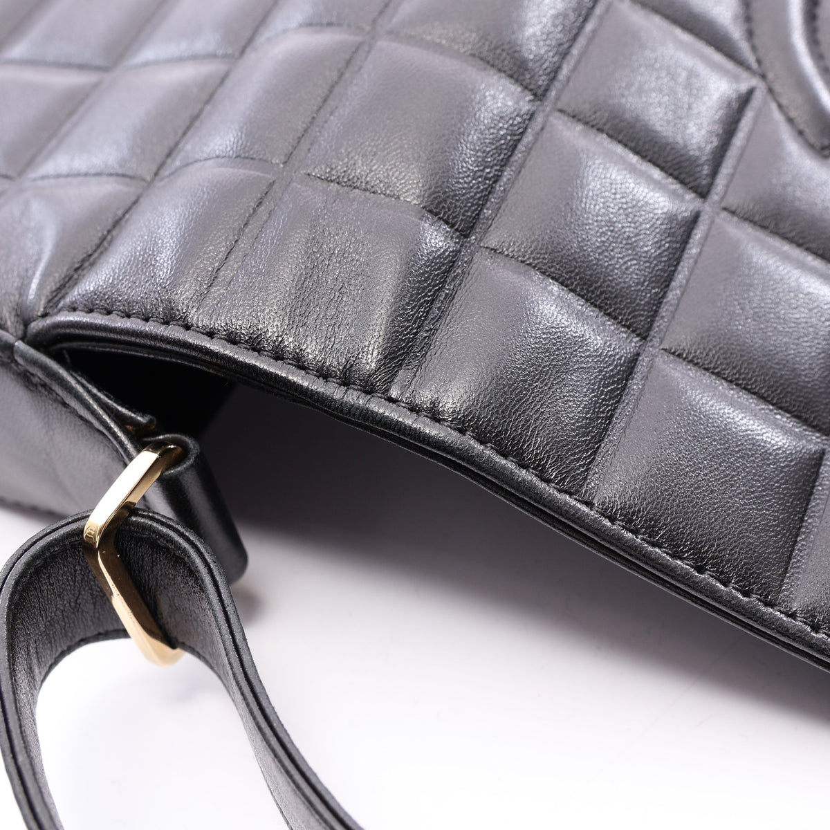 チョコバー ショルダーバッグ ラムスキン ブラック ゴールド金具 シャネル バッグ CHANEL