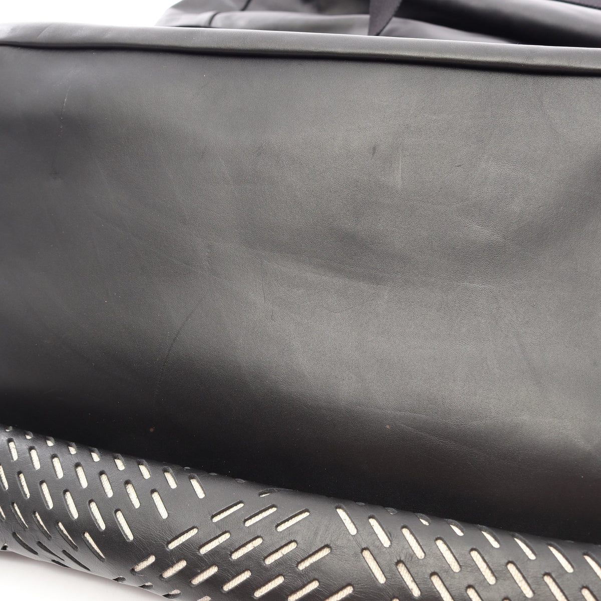 PERFORATED パーフォレイテッド メッセンジャーバッグ ショルダーバッグ レザー ブラック ボッテガヴェネタ バッグ BOTTEGA VENETA