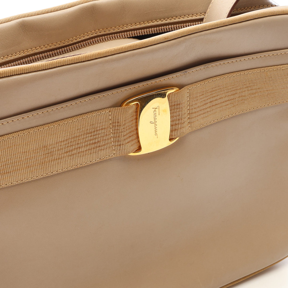 ヴァラ ショルダーバッグ レザー グレーベージュ サルヴァトーレフェラガモ バッグ Salvatore Ferragamo