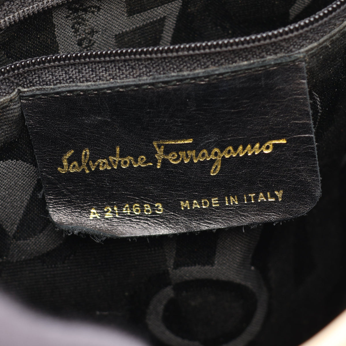 ヴァラ ショルダーバッグ レザー グレーベージュ サルヴァトーレフェラガモ バッグ Salvatore Ferragamo