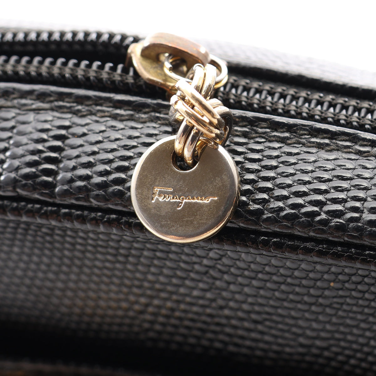 ヴァラ リザード型押し ショルダーバッグ レザー ブラック サルヴァトーレフェラガモ バッグ Salvatore Ferragamo