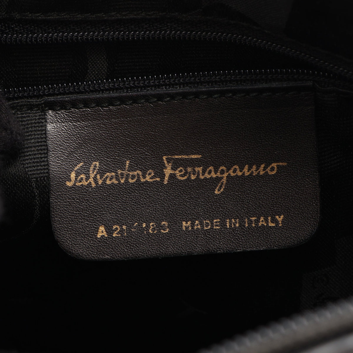 ヴァラ リザード型押し ショルダーバッグ レザー ブラック サルヴァトーレフェラガモ バッグ Salvatore Ferragamo