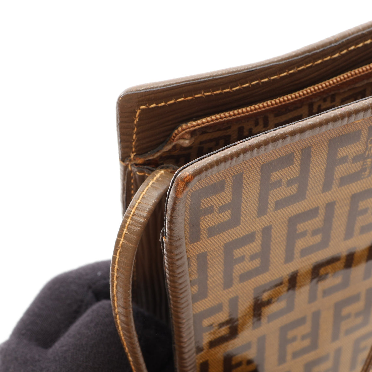 ズッキーノ ショルダーバッグ コーティングキャンバス レザー ベージュ グレーブラウン フェンディ バッグ FENDI