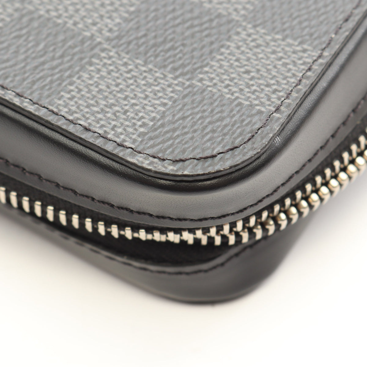 ジッピーXL ダミエグラフィット トラベルケース ラウンドファスナー長財布 PVC レザー ブラック ルイヴィトン 財布・小物 LOUIS VUITTON