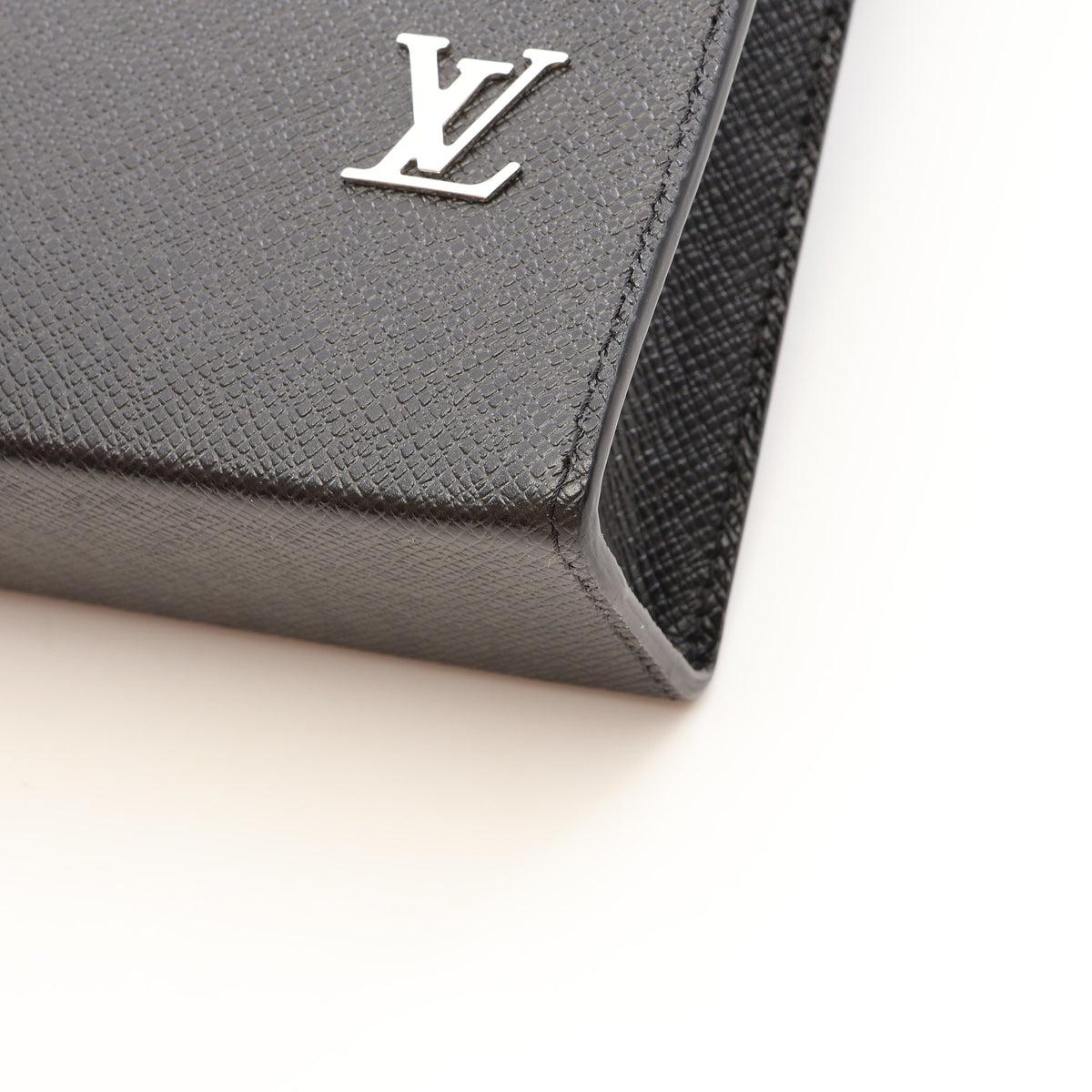 ポシェット ヴォワヤージュ タイガ ノワール クラッチバッグ レザー ブラック ルイヴィトン バッグ LOUIS VUITTON