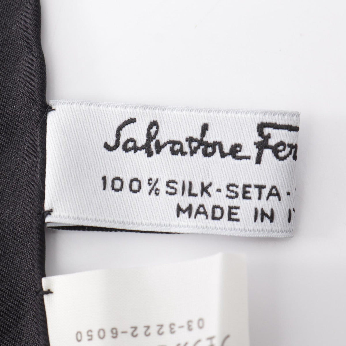 サルヴァトーレフェラガモ ボタニカル柄 スカーフ ブラック系 ホワイト系 財布・小物 SALVATORE FERRAGAMO
