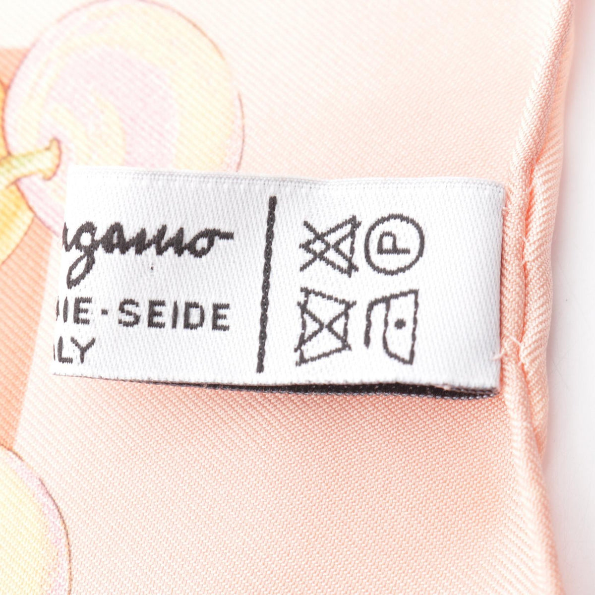 サルヴァトーレフェラガモ 総柄 スカーフ オレンジ系 ピンク系 財布・小物 SALVATORE FERRAGAMO