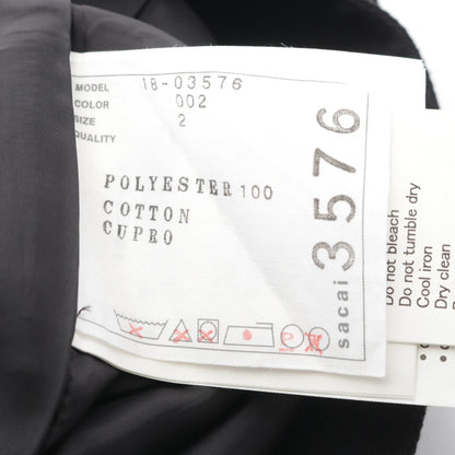 サカイ sacai × Lawrence Weiner タイポグラフィー プリント プリーツ スカート ブラック系 ホワイト系 レッド系 ボトムス SACAI