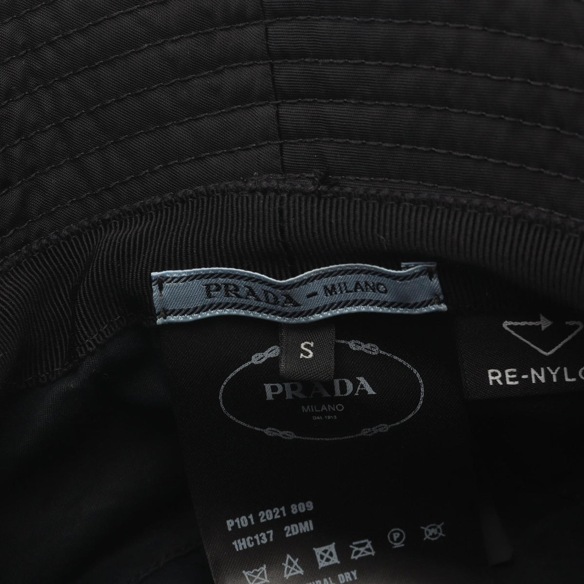 プラダ Re-Nylon トライアングルロゴ バケットハット その他帽子 ブラック系