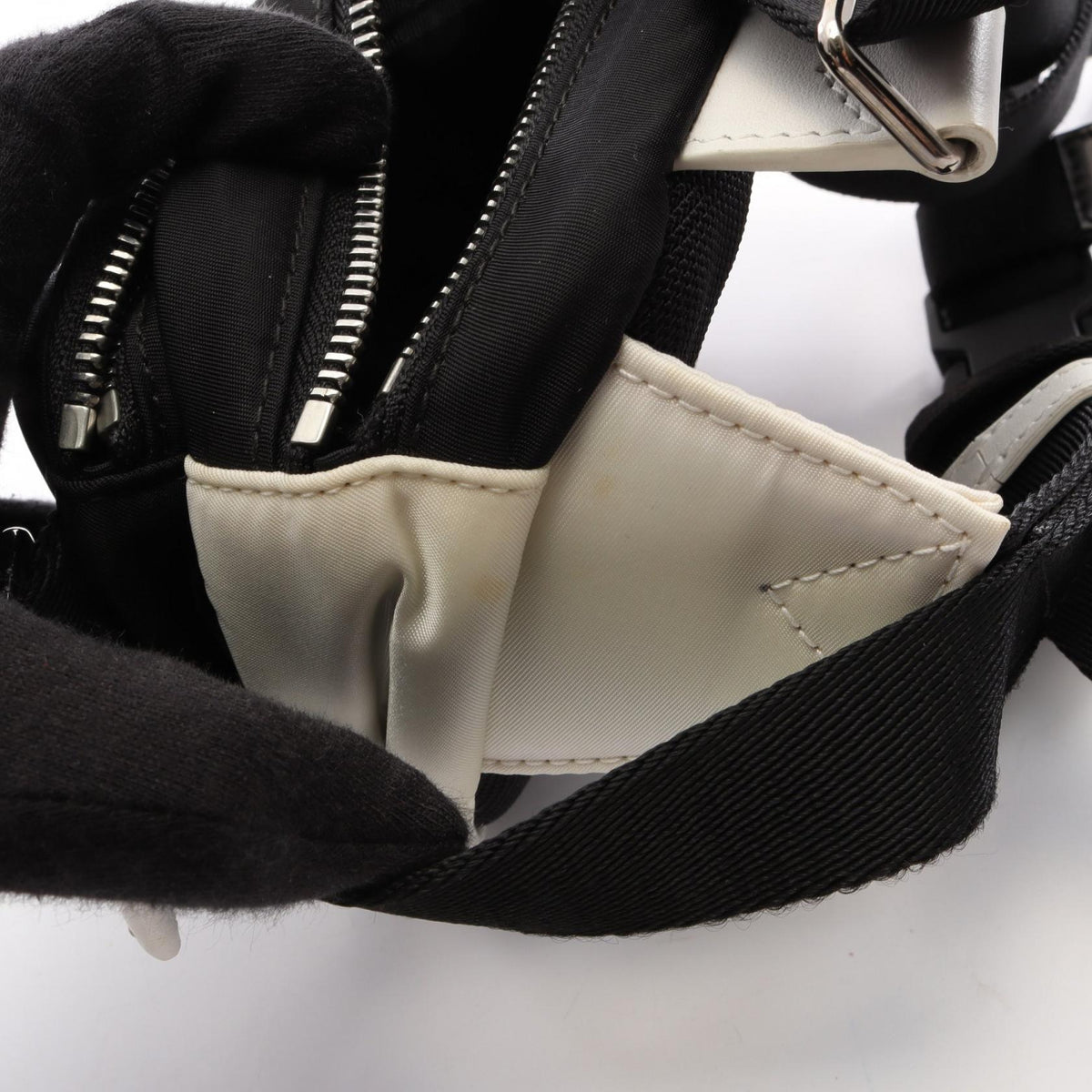 バーバリー ECONYL キャノン ウエストバッグ ボディバッグ ブラック系 ホワイト系 レッド系 バッグ BURBERRY