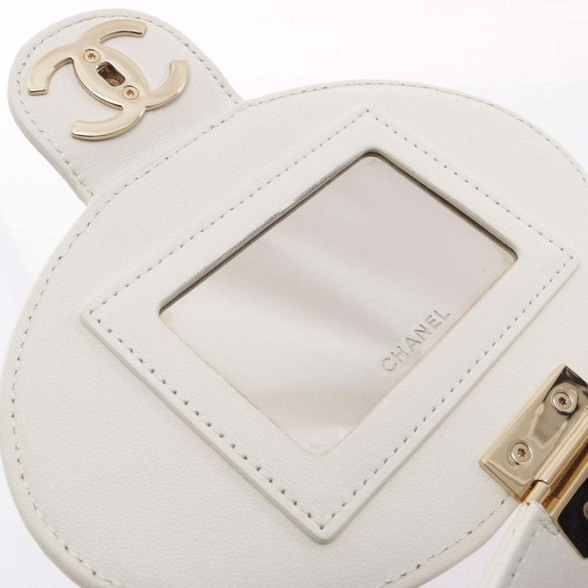 シャネル マトラッセ ショルダーバッグ ホワイト系 バッグ CHANEL