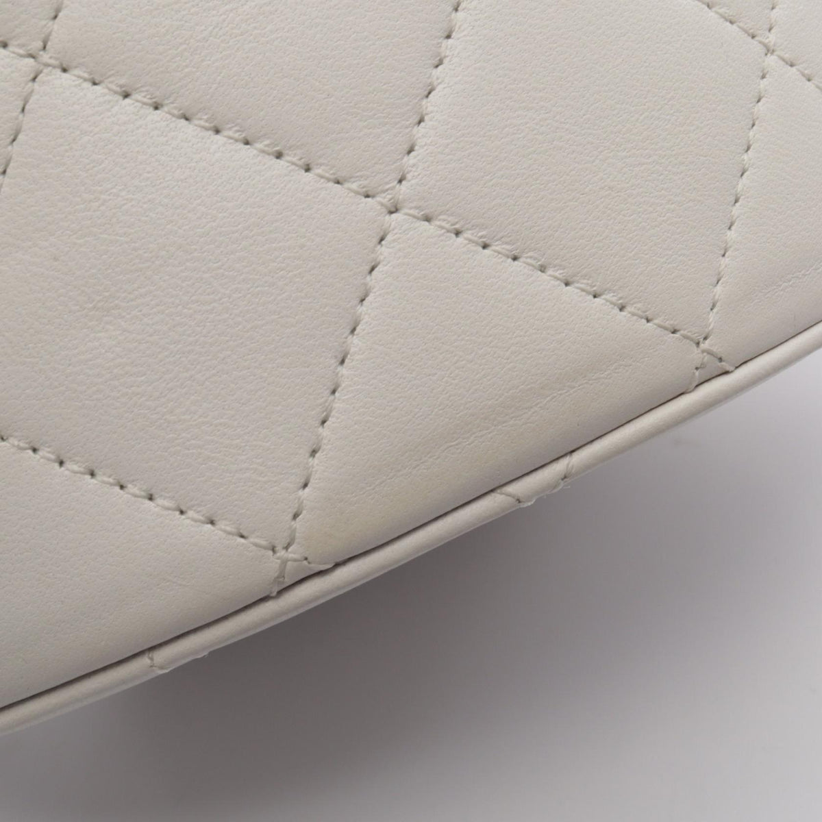 シャネル マトラッセ ショルダーバッグ ホワイト系 バッグ CHANEL