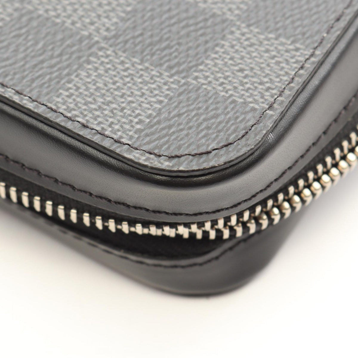 ルイ・ヴィトン ジッピーXL ダミエグラフィット ラウンド長財布 ブラック系 財布・小物 LOUIS VUITTON
