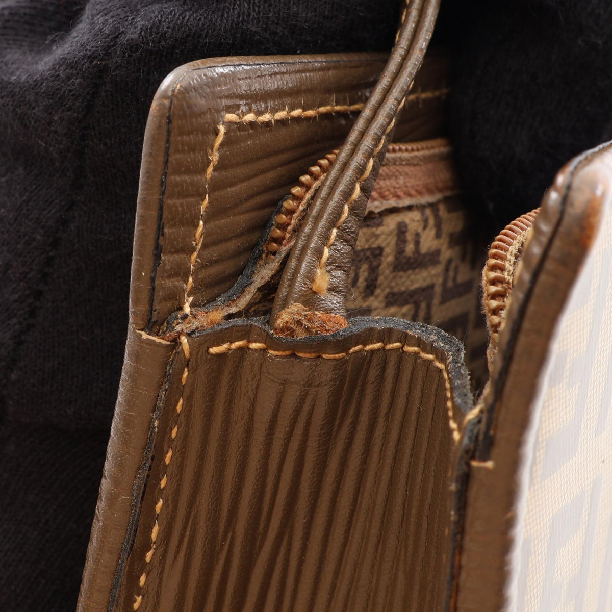フェンディ ズッキーノ ショルダーバッグ ベージュ系 グレー系 バッグ FENDI