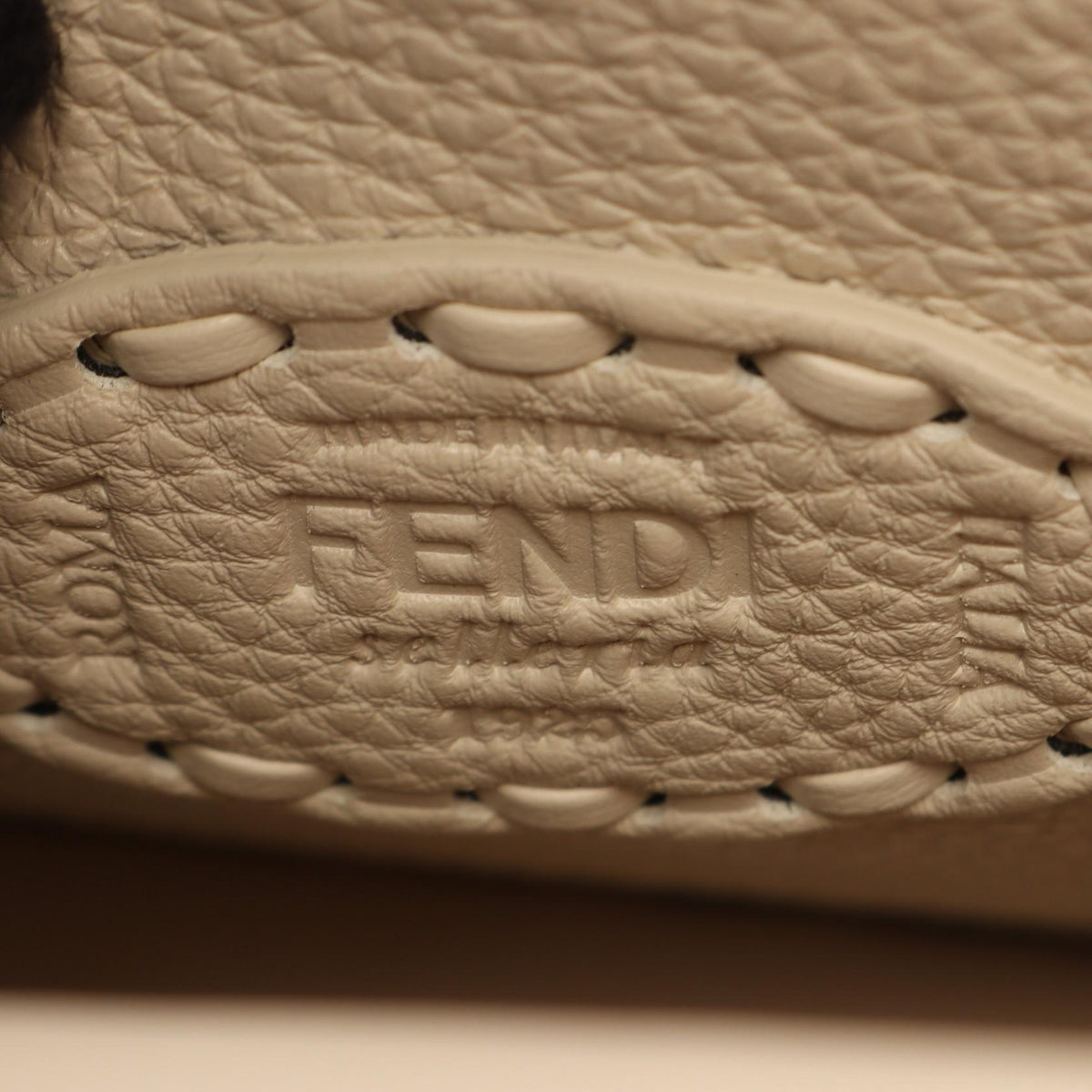 フェンディ ピーカブー アイシーユー スモール セレリア ハンドバッグ ホワイト系 バッグ FENDI