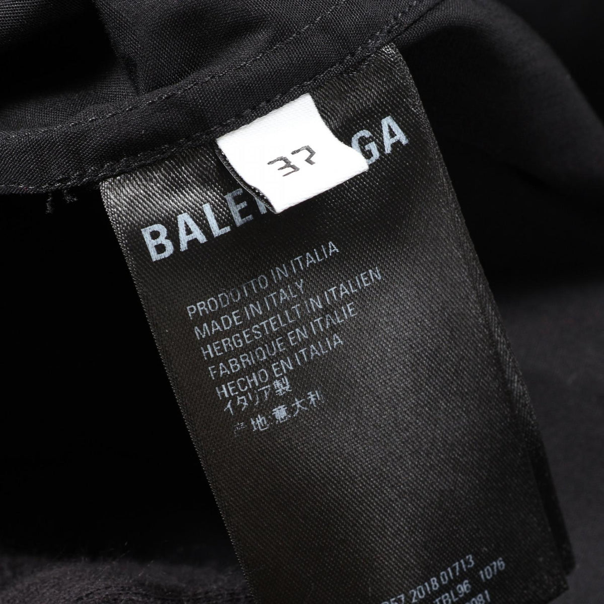 バレンシアガ ロゴ総柄 半袖 その他トップス ブラック系 レッド系 トップス BALENCIAGA