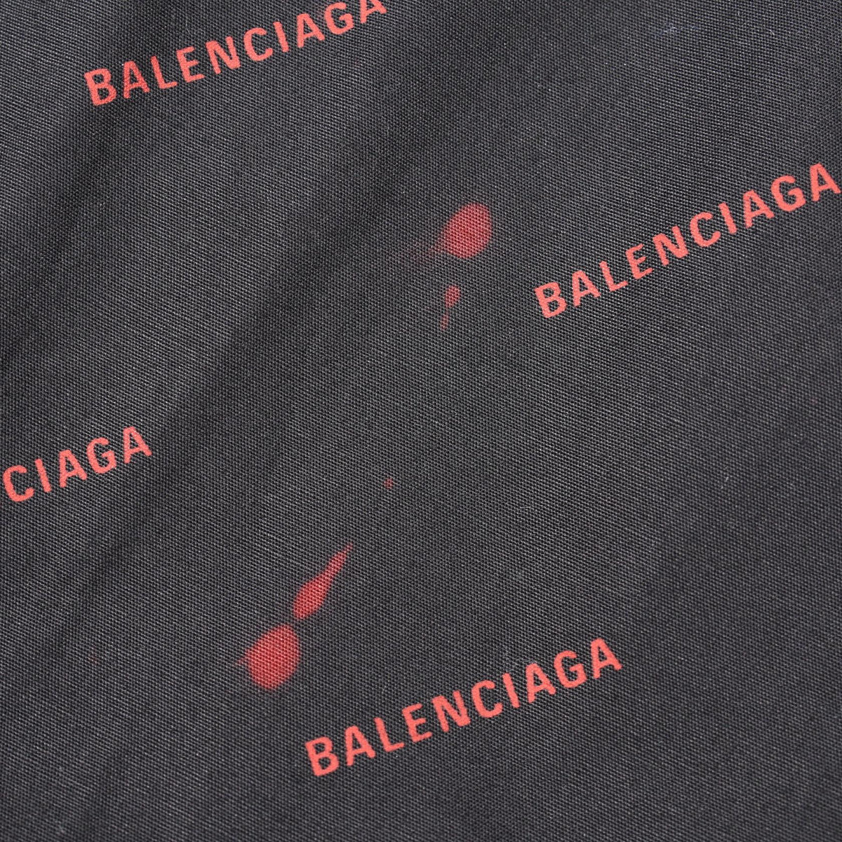 バレンシアガ ロゴ総柄 半袖 その他トップス ブラック系 レッド系 トップス BALENCIAGA
