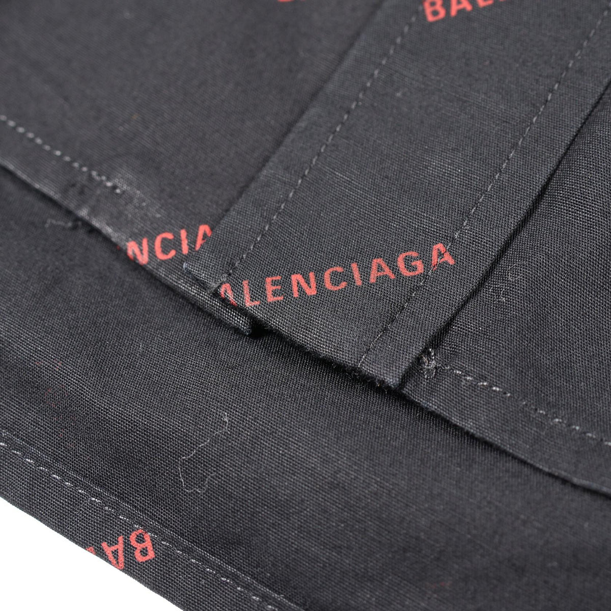 バレンシアガ ロゴ総柄 半袖 その他トップス ブラック系 レッド系 トップス BALENCIAGA