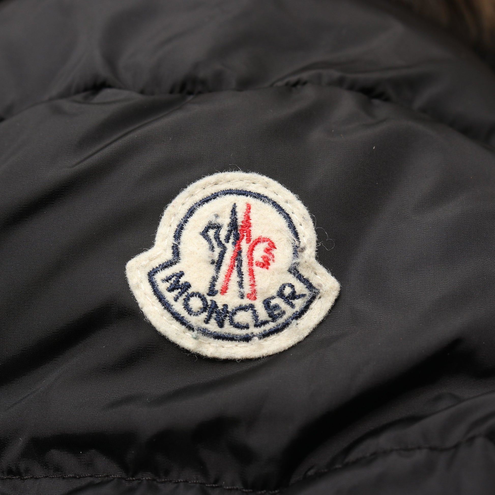 CLIO ダウンジャケット ナイロン ブラック フード付き モンクレール アウター MONCLER